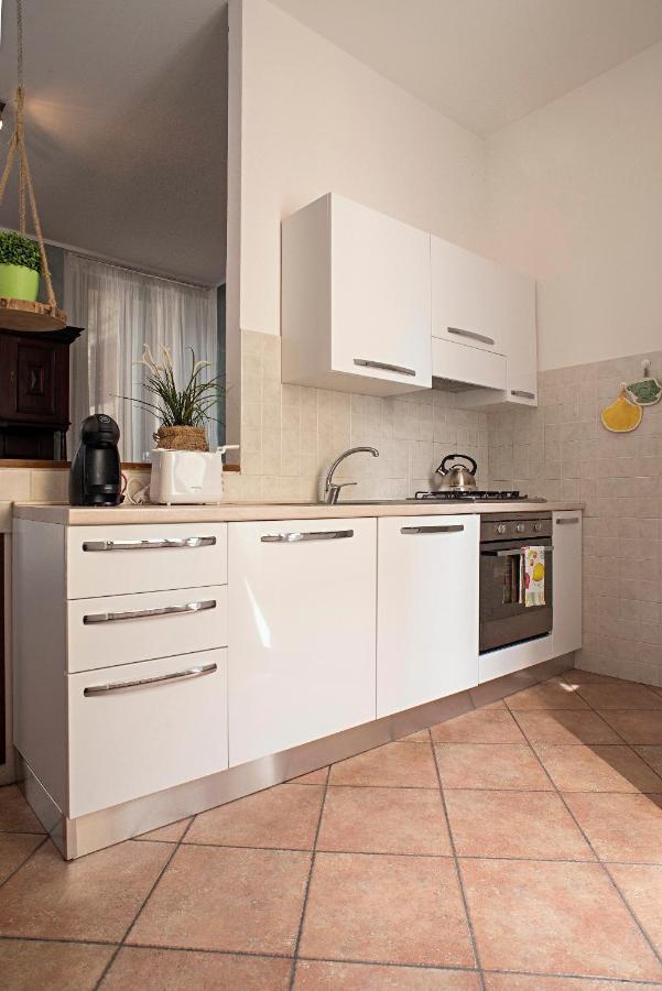 Appartement Cortile Del Forno Nel Centro Storico à Arona Extérieur photo