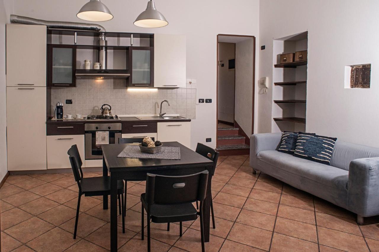 Appartement Cortile Del Forno Nel Centro Storico à Arona Extérieur photo