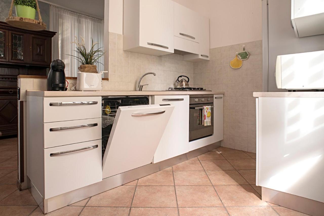 Appartement Cortile Del Forno Nel Centro Storico à Arona Extérieur photo