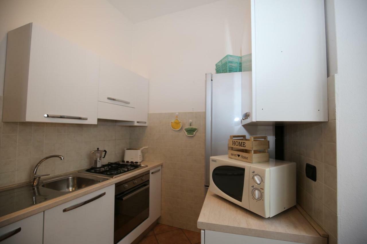 Appartement Cortile Del Forno Nel Centro Storico à Arona Extérieur photo