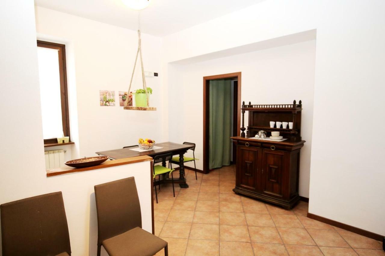 Appartement Cortile Del Forno Nel Centro Storico à Arona Extérieur photo