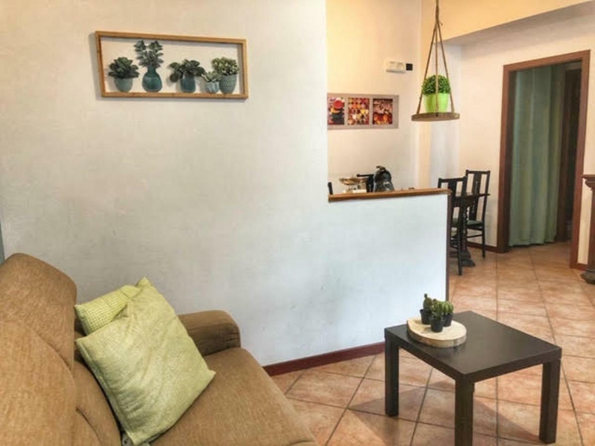Appartement Cortile Del Forno Nel Centro Storico à Arona Extérieur photo
