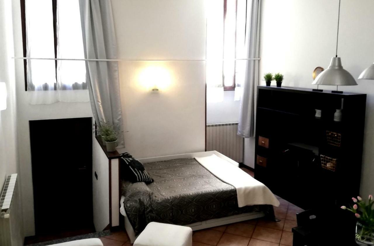 Appartement Cortile Del Forno Nel Centro Storico à Arona Extérieur photo