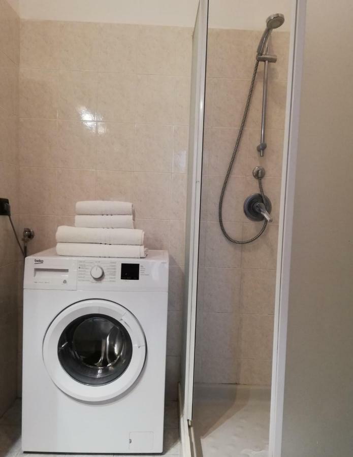 Appartement Cortile Del Forno Nel Centro Storico à Arona Extérieur photo