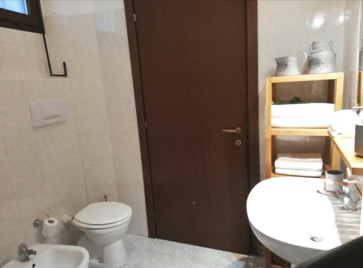Appartement Cortile Del Forno Nel Centro Storico à Arona Extérieur photo
