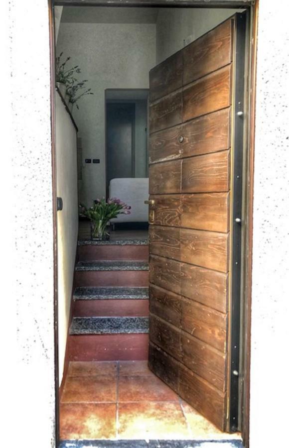 Appartement Cortile Del Forno Nel Centro Storico à Arona Extérieur photo