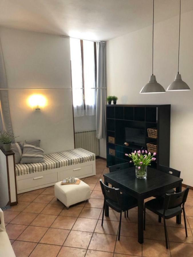 Appartement Cortile Del Forno Nel Centro Storico à Arona Extérieur photo